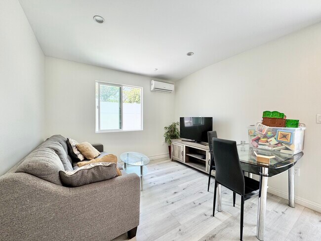 Photo - 418-420 S Citrus Ave