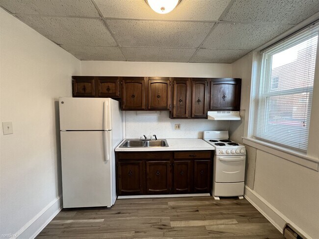 Photo - 1 br, 1 bath 4plex - 14 South Roland Stree...