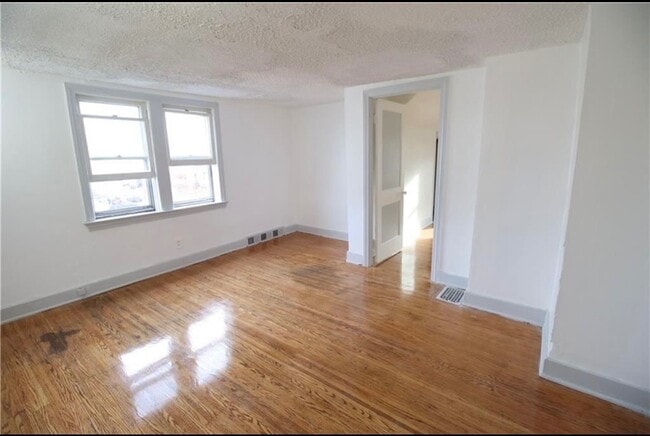 Building Photo - 81 Miller St Rental