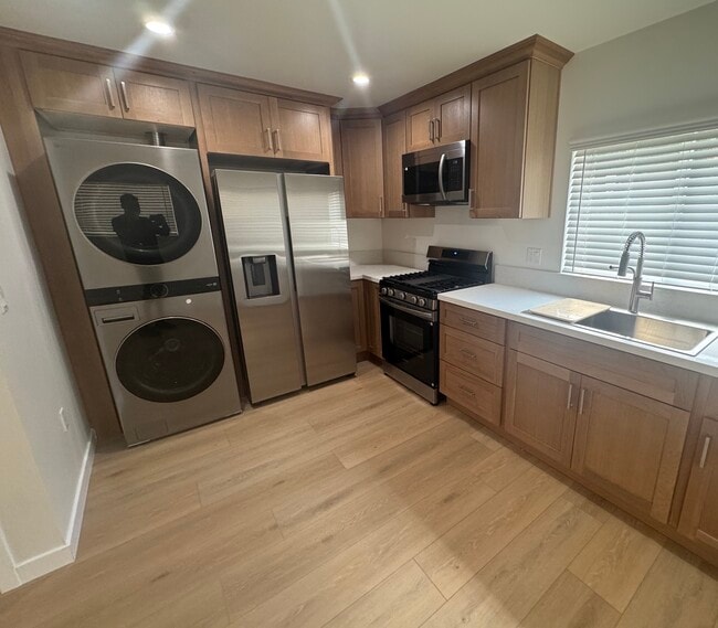 Photo - 1839 Lowe St