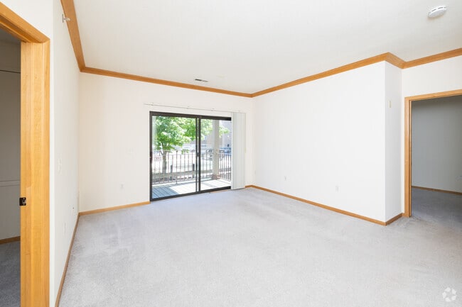 1BR, 1BA - 806SF - Living Room