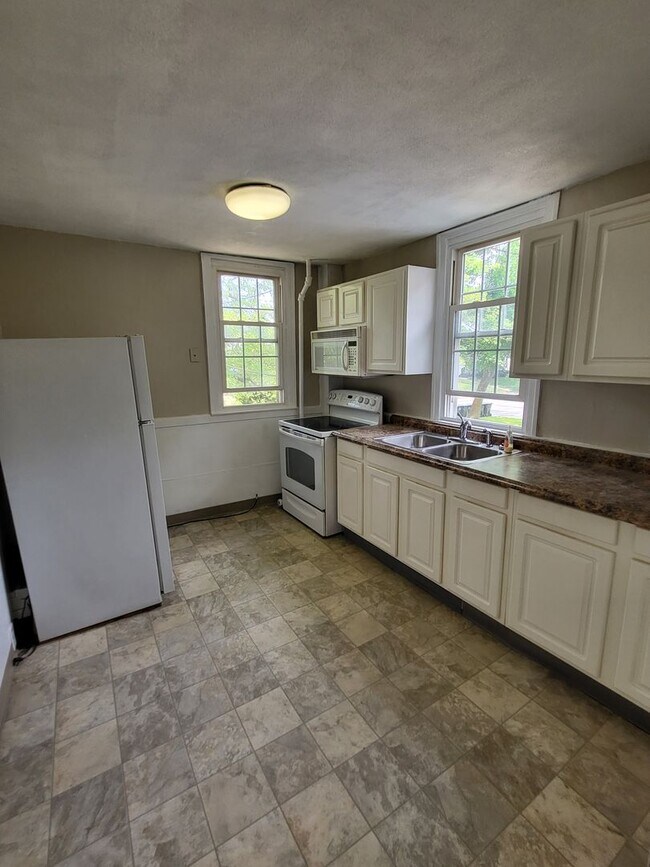 363 Waterman Ave Unit 3