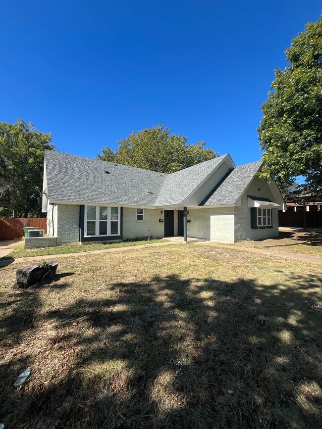 Building Photo - 404 Carter Dr