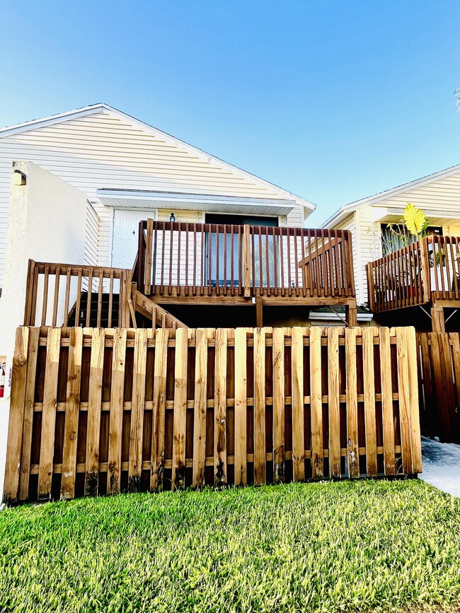 Building Photo - 635 Executive Center Dr Unit M202