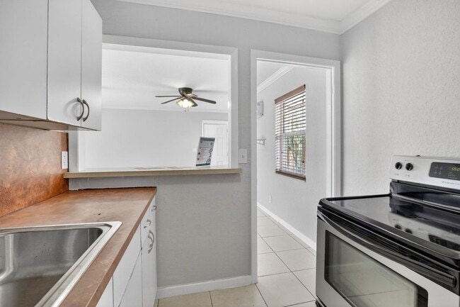 711 NE 14th St