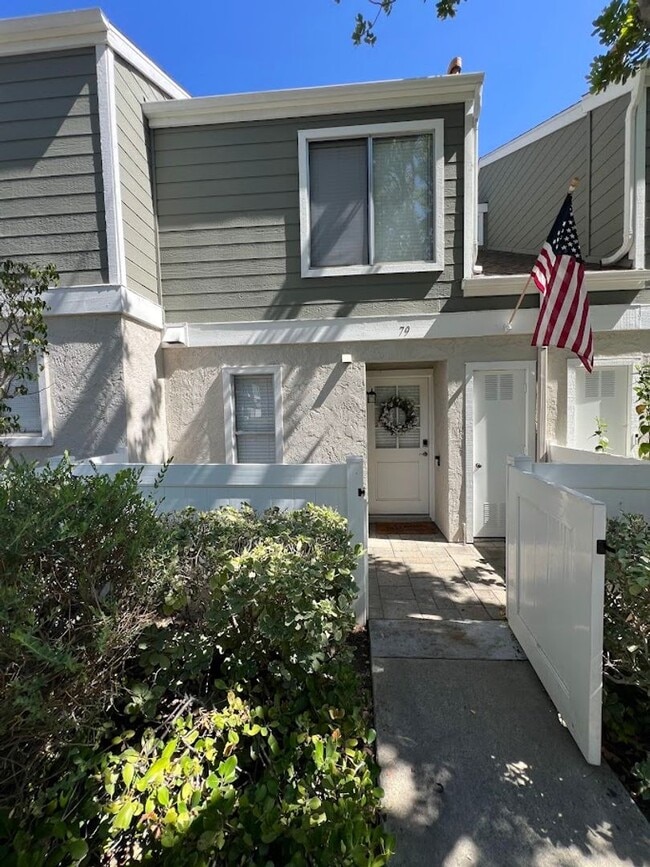 Building Photo - Aliso Viejo 2 bed 1 bath Rental