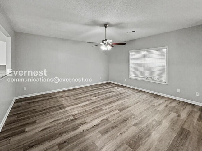 Photo - 8609 Thomas Ln