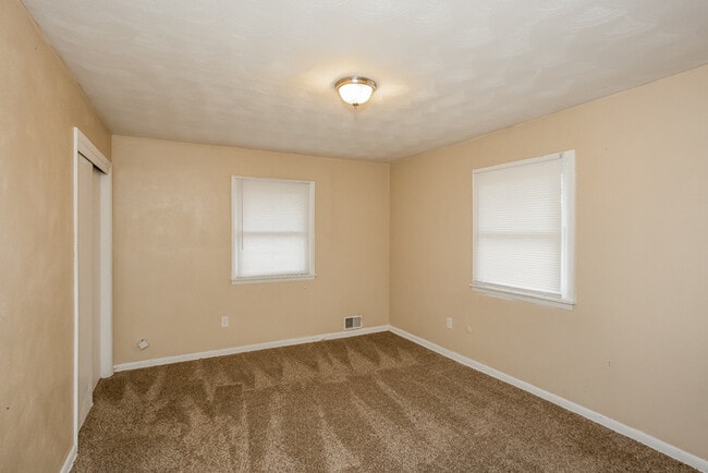 Photo - 709 Ernie Lu Ave