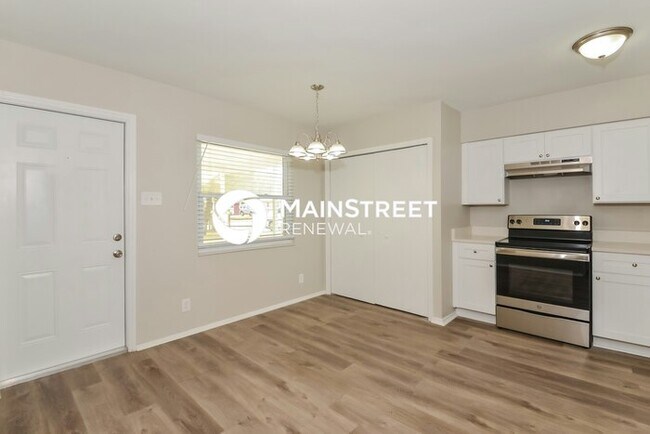 Photo - 3 Bedroom Pet-Friendly Home in BRADENTON, FL with Main Street Renewal
