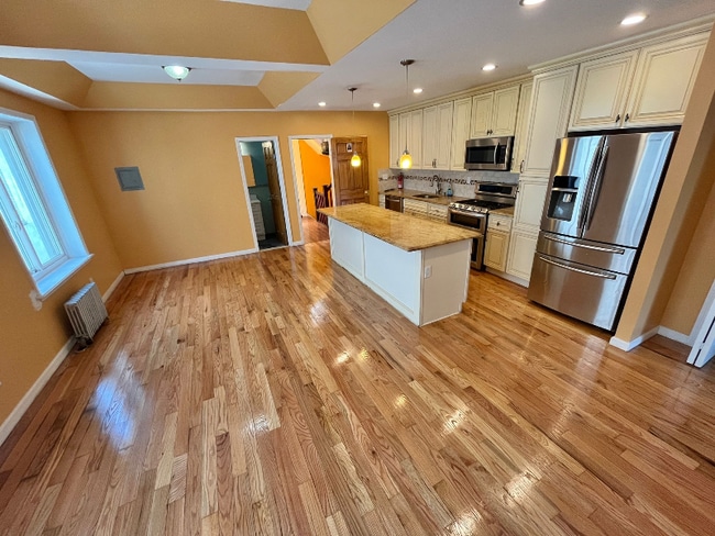Building Photo - 597 Miller Ave Rental