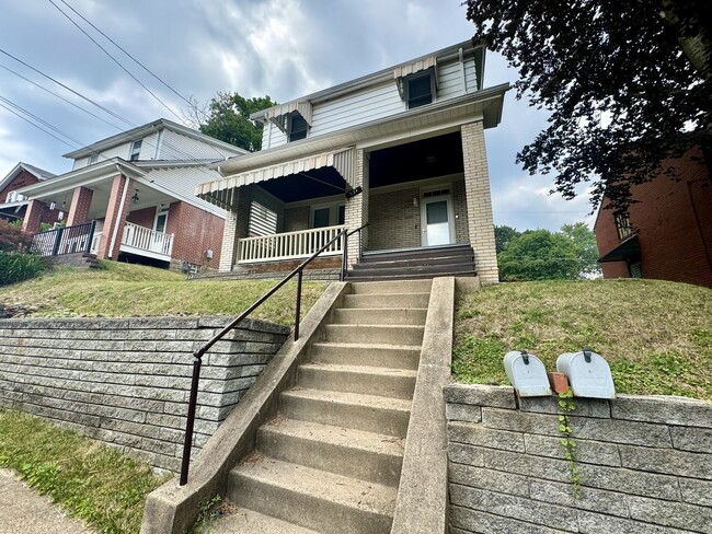 Photo - 931 Baldwin St Unit 2