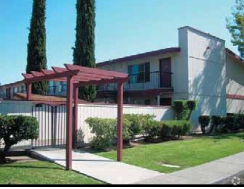 Photo - Robin Lane Apartments