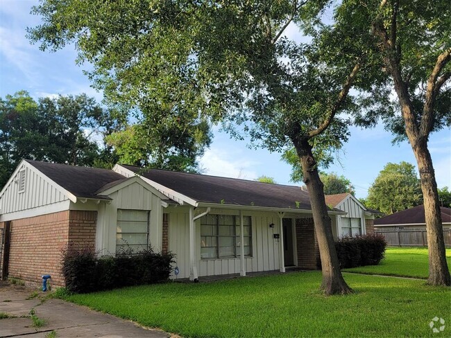 Building Photo - 5642 Ludington Dr Rental