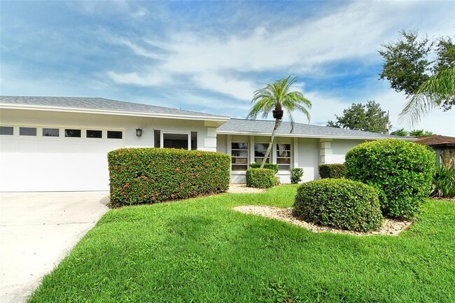 6722 Roxbury Dr