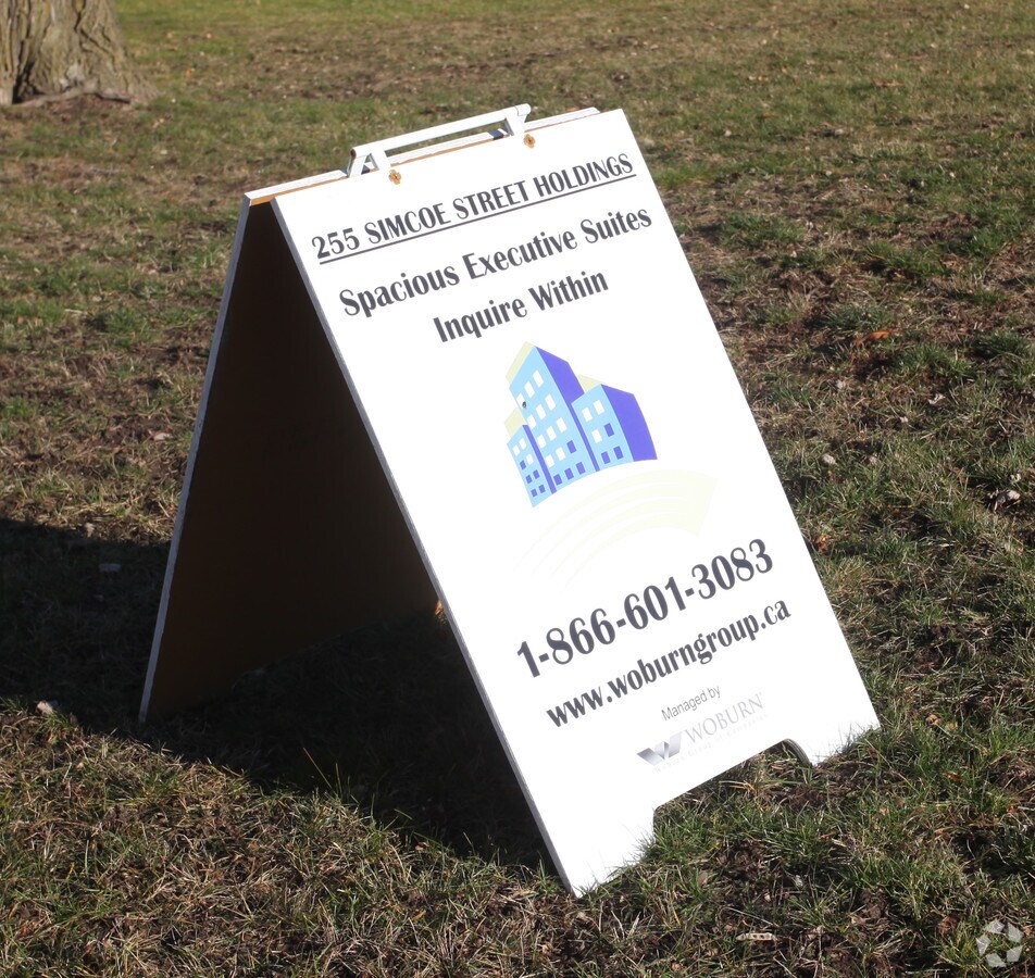 Photo - 255 Simcoe St N