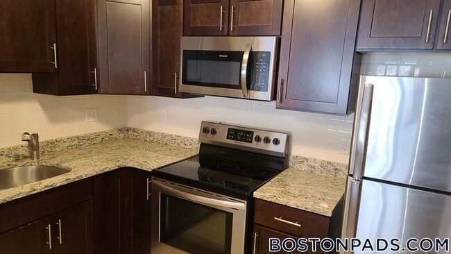 Photo - 276 Grove St Unit 04