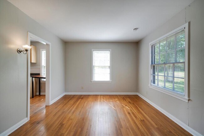 Photo - 1732 Watterson Rd