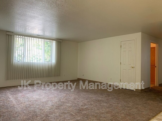 1612 Sand Ct