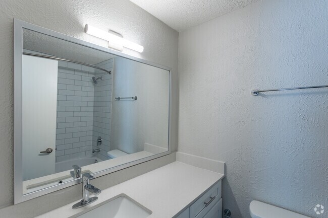 3BR, 2BA - 1,142SF - Primary Bathroom
