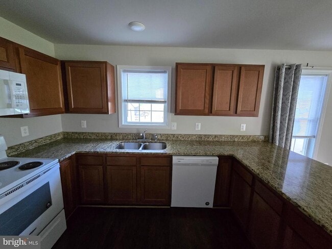 Photo - 1761 Birch Dr