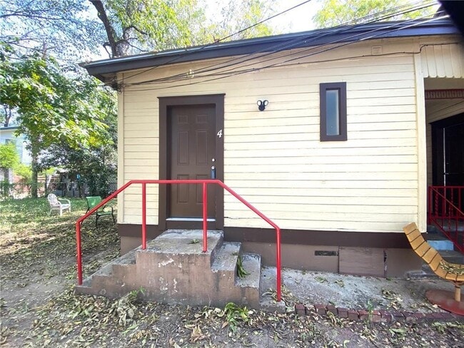 Building Photo - 1300 E Cesar Chavez St Unit 4