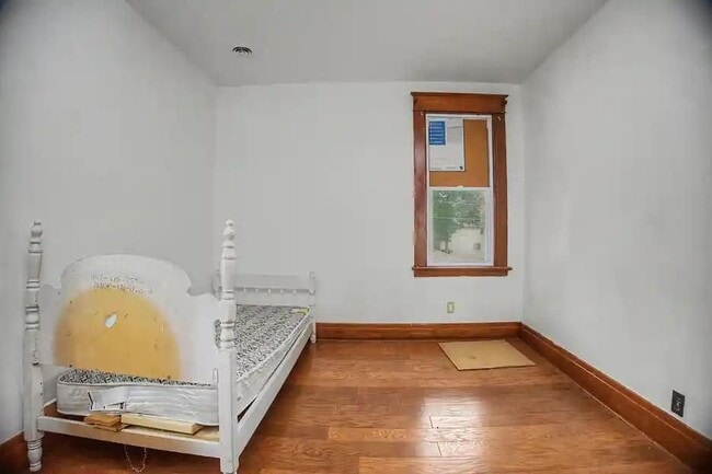 Photo - 2015 Genesee St Unit Upper