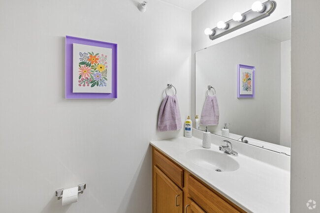 1BR, 1BA - 600SF - Bathroom