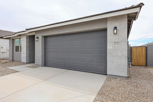 Photo - Modern Mountainside Living: Stunning New 4...