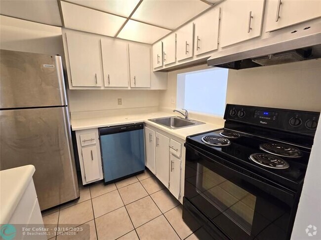 Building Photo - 2800 NW 56th Ave Unit E-304 Rental