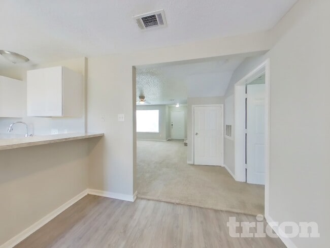 Photo - 7740 Sign St