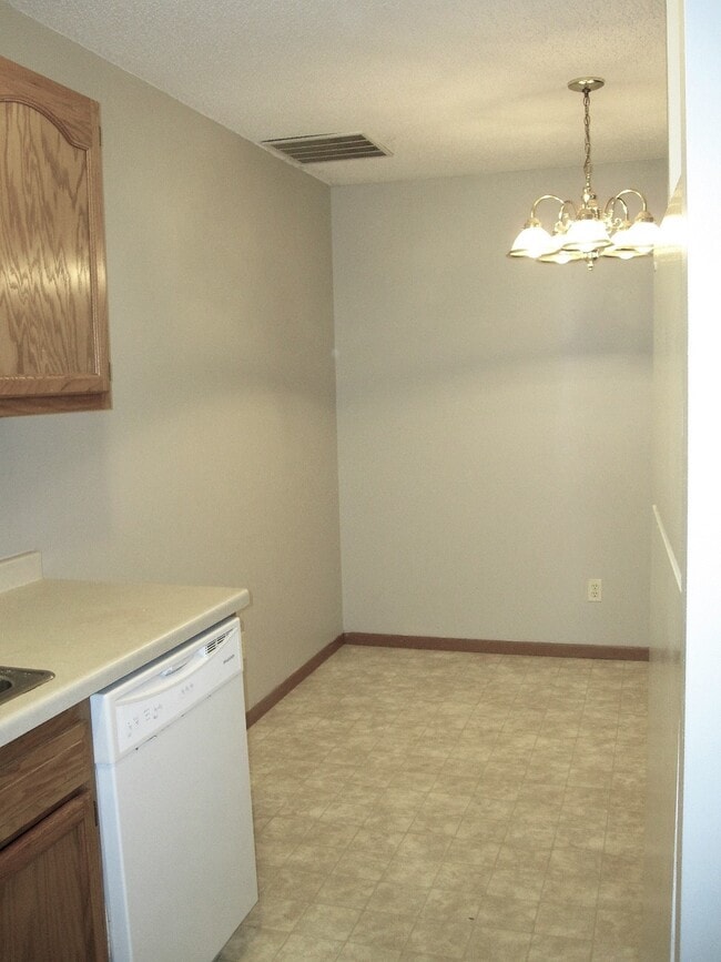 Photo - 626 W 8th St