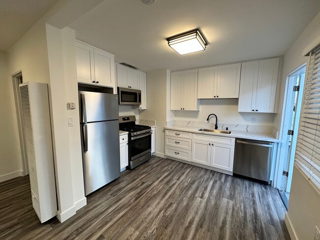 Photo - 942 - 948 Felspar Street