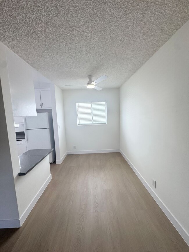 11820 Chandler Blvd Unit 09