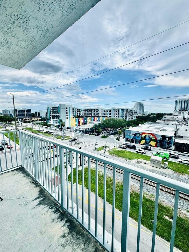 Building Photo - 140 S Dixie Hwy Unit 513 Rental