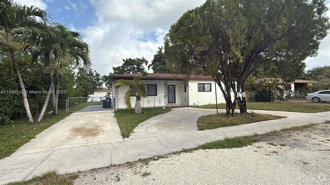 Building Photo - 1521 NW 134th St Rental