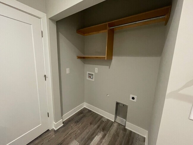 16265/67 W Ike Ct