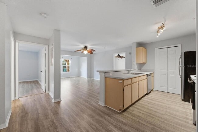 Photo - 5479 Vineland Rd Unit 9202