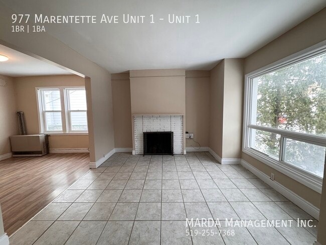 Building Photo - NEWLY RENOVATED 1 BED/1BATH APT PLUS HYDRO & GAS! Unit 1