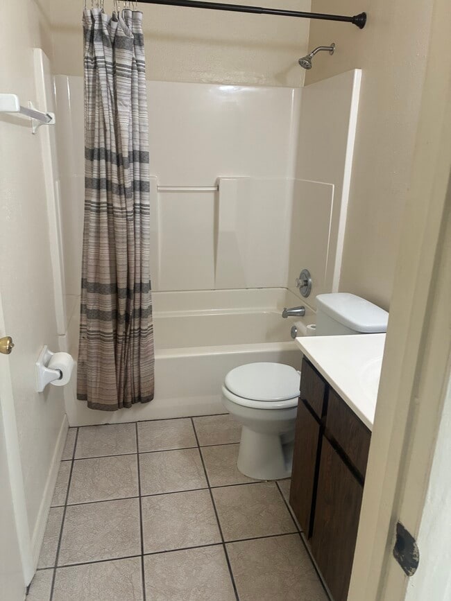 Photo - 2651 Kingswood Dr NE