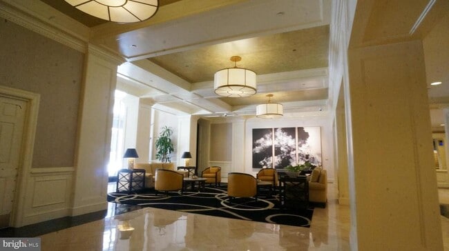 Photo - 10 E Lee St Unidad 705