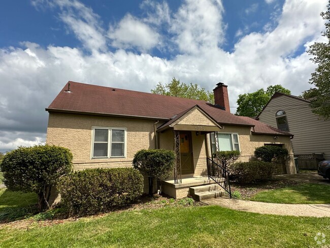 Building Photo - Renovated Clintonville Single Family House...