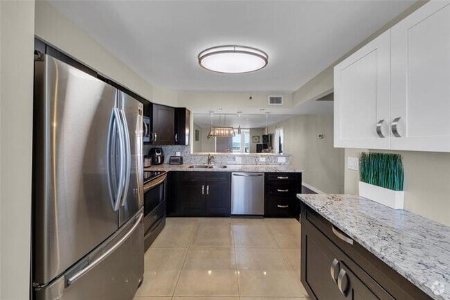 Building Photo - 4550 NW 18th Ave Unit 702 Rental