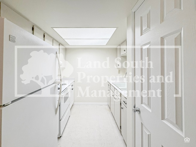 Photo - 725 E Lime St