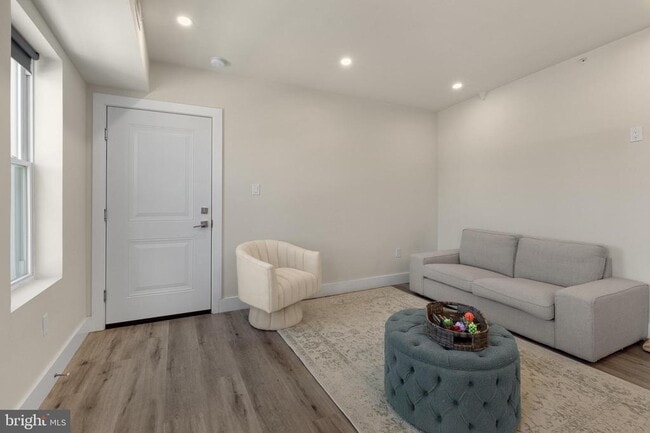Building Photo - 537 N 35th St Unit 3