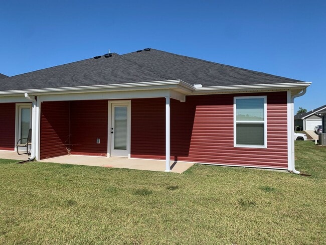 Photo - COMING SOON: Newer build in Duenweg!!   3bd/2ba with one car garage. Large primary bedroom with t...