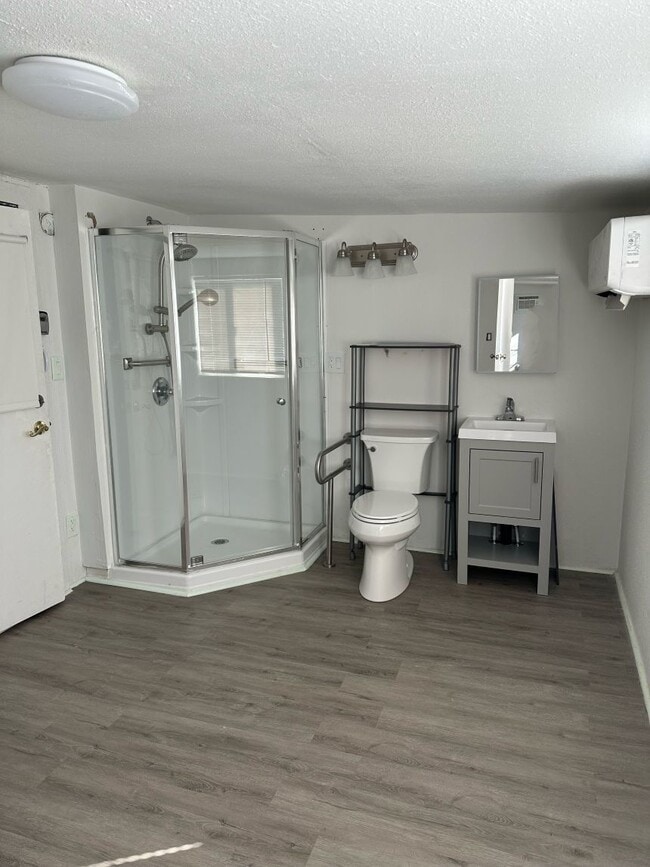 Photo - 520 S Woodchips Rd