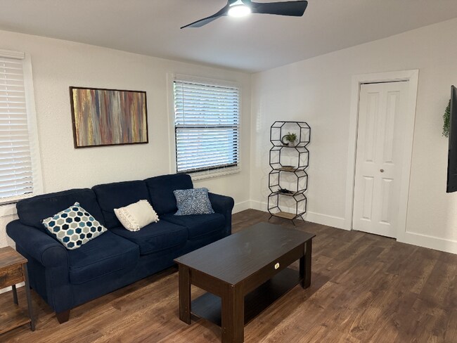 Photo - 3000 Karen Ave