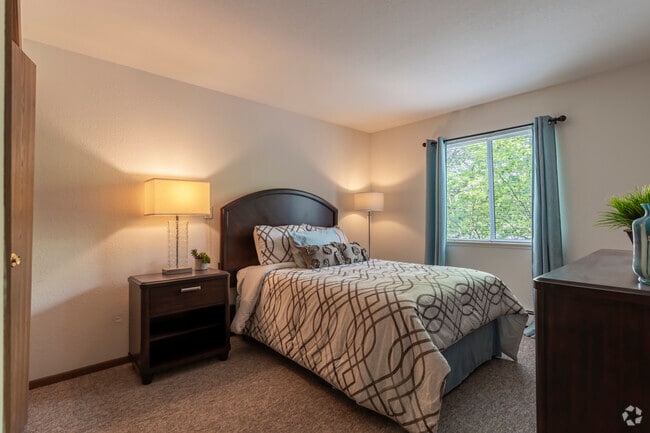 Oakwood 1BR, 1BA - 625SF - Dormitorio - Parkside of Livonia Senior Apartments