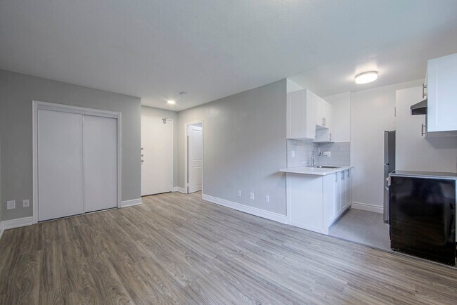 Photo - 2788 Keele St