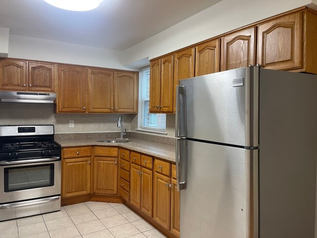Building Photo - 14911 Roosevelt Ave Unit 2 Floor